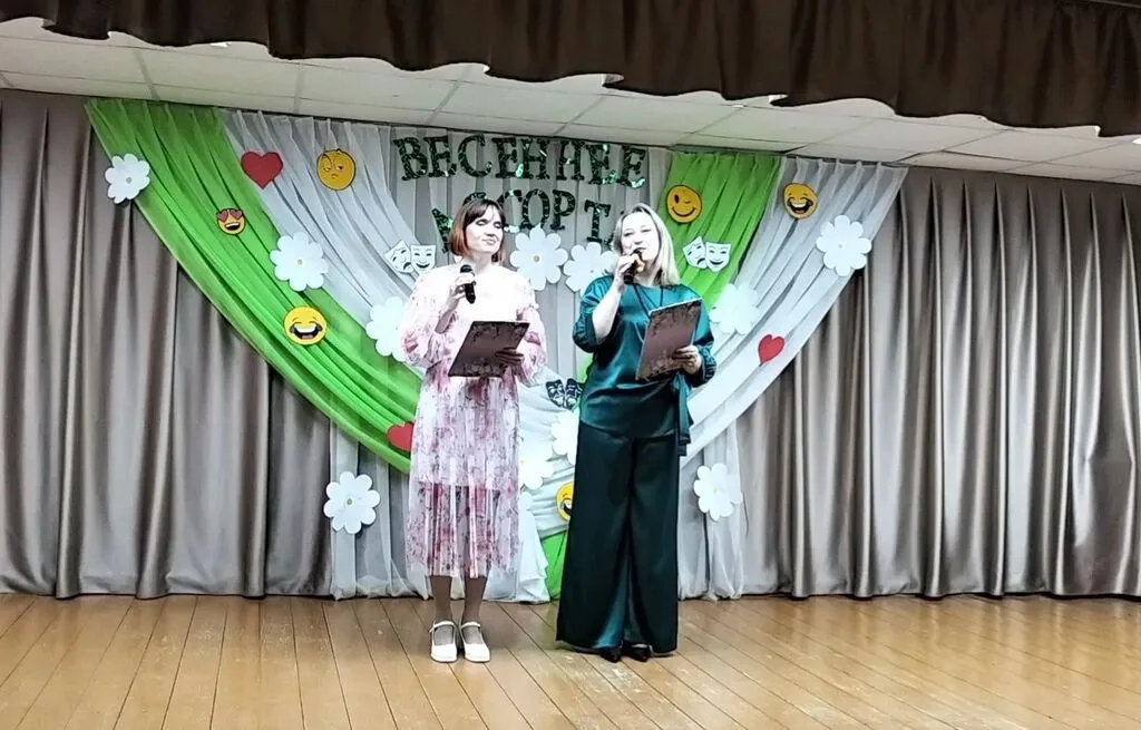 Ведущие концерта Задыхина Екатерина и Бабаринова Тамара