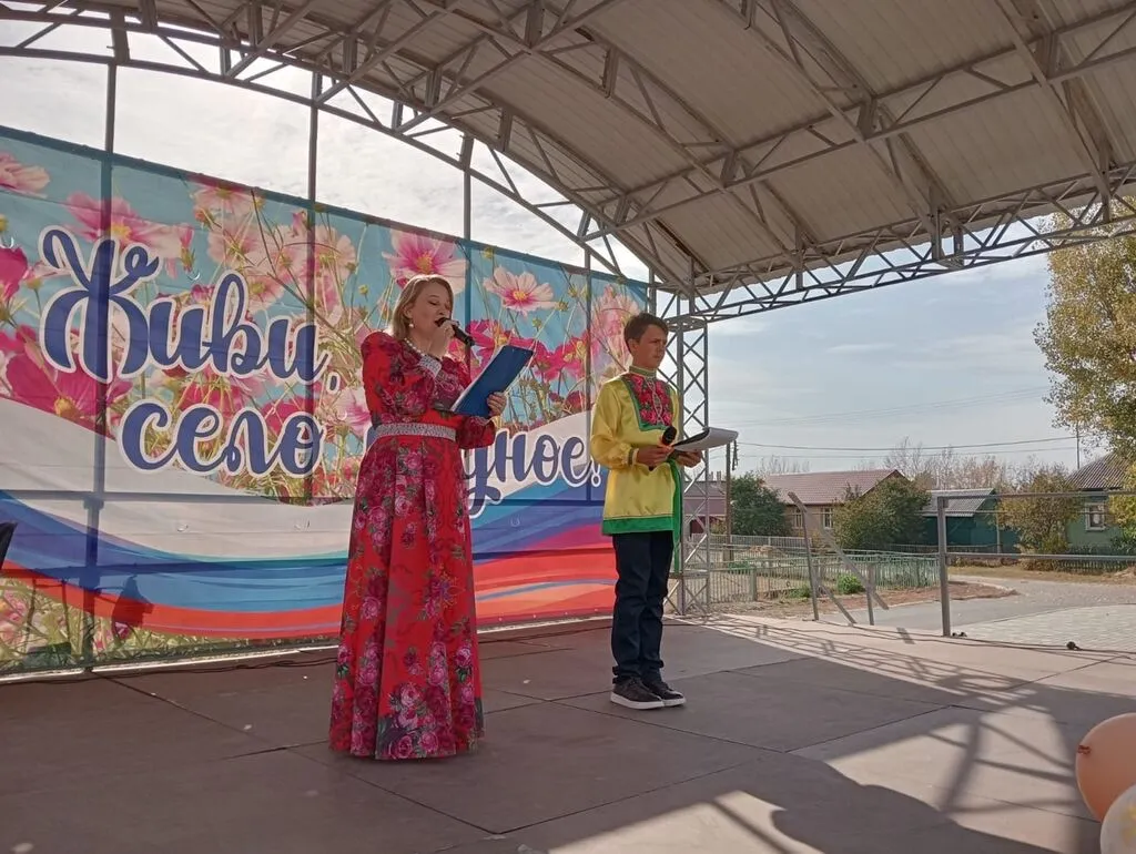 Ведущие Бабаринова Тамара и Макеев Сергей