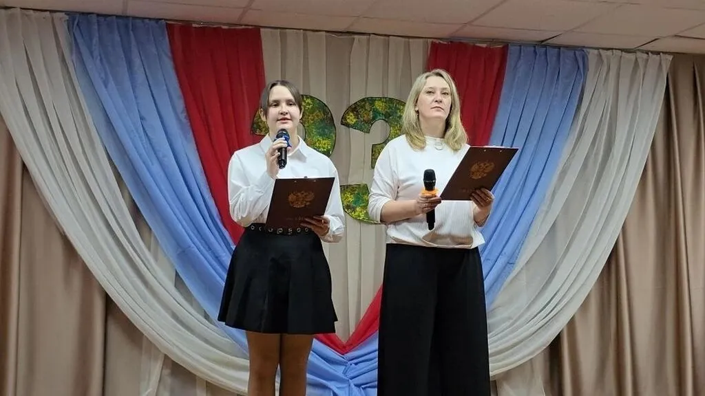 Ведущие концерта - Бабаринова Анжелика и Бабаринова Тамара
